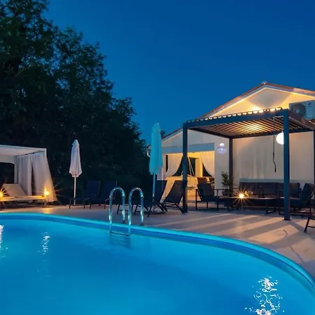 In Upani I With Swimming Pool Ruzici (Sveta Nedelja)