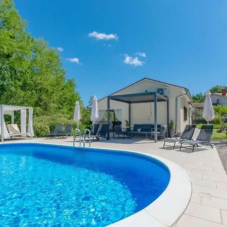 Βίλα In Upani I With Swimming Pool